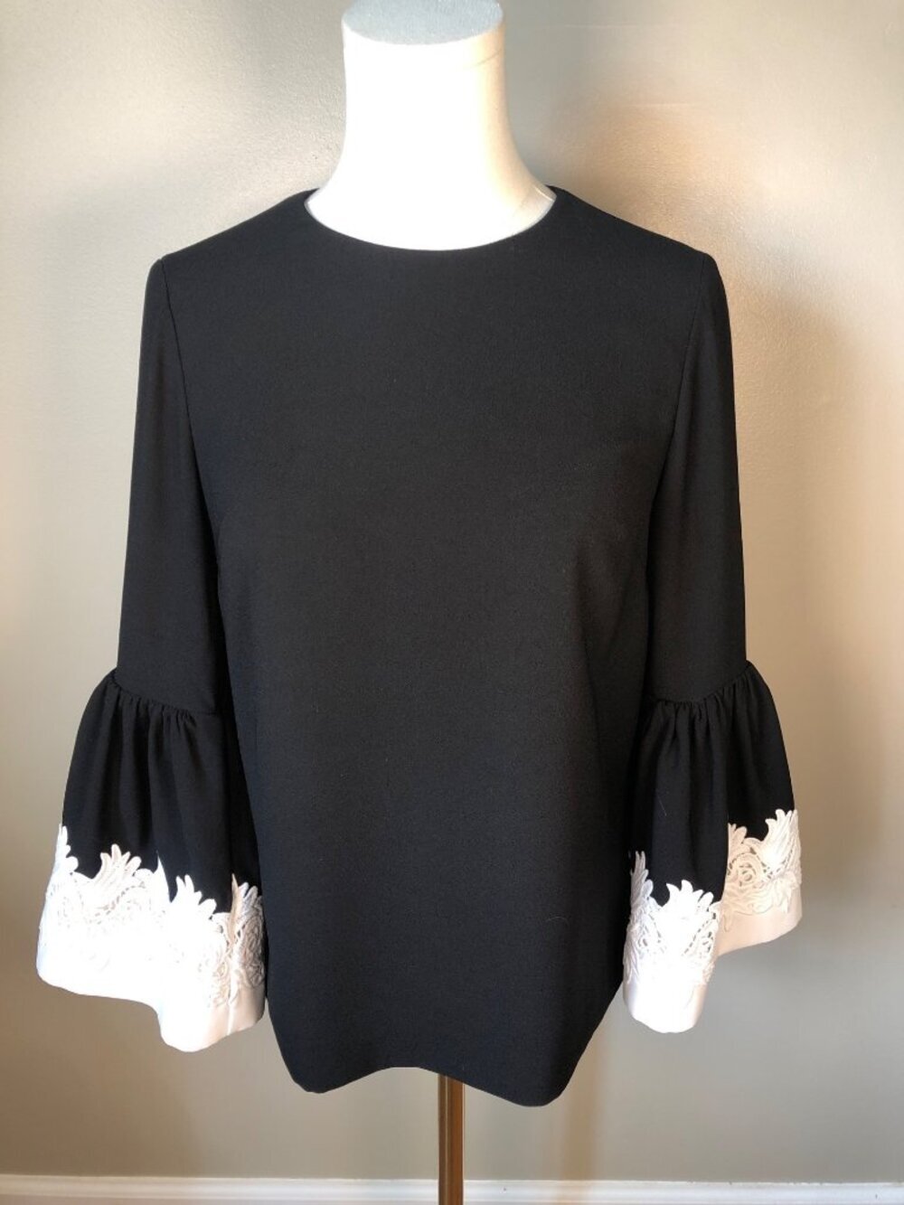Ted Baker Amonie Fluted Long Sleeve Lace Trim Black White Top Size 1 (USA 4 / S)